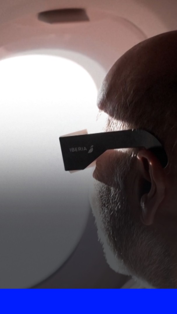 Éclipse solaire: le phénomène vu depuis un avion