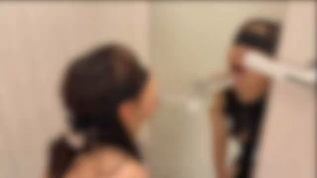 みんなはお盆どうしてる？ 私も今日から帰省してるよ♡ でも結局、実家帰っても意外と退屈だったり🤭 みんなにその間、楽しんでもらうためにmyfans、3本同時に更新するよ💕 内容は モザイクなしの擬似フェラ 母乳いっぱい飲ませたりかけたり おもちゃでイキ狂わされて の3本です！ 19:00〜19:30に公開するから、 3本全てにいいね♡とコメント📝してくれたら未公開シーンのダウンロード版プレゼントするね🎁 お楽しみに💕 私もみんなからのコメント楽しみに待ってるよん🥰
