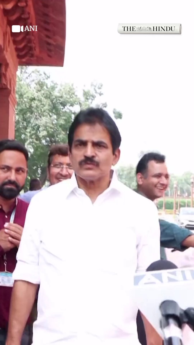 “भाजपा FCRA बिल को संसद में बुलडोज़ करने की जगह जेपीसी के माध्यम से ला रही है, हम सहमत नहीं हैं, उसे वापस लीजिए” आज वेणुगोपाल जो कह रहे हैं, कल रात के पॉडकास्ट में मैंने यही बात कही थी, विपक्ष को रणनीति पता है, सारा भ्रम सिर्फ़ भाजपा समर्थकों को है 😎