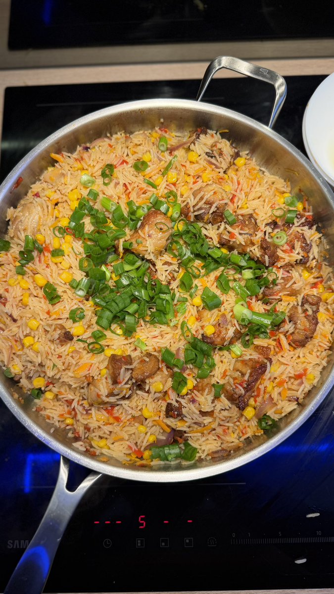 Turns out not everyone eats goat meat. 😚 So here’s a special peppered turkey fried rice, just as smoky and spicy as the original asun version, and might just be your new favourite.