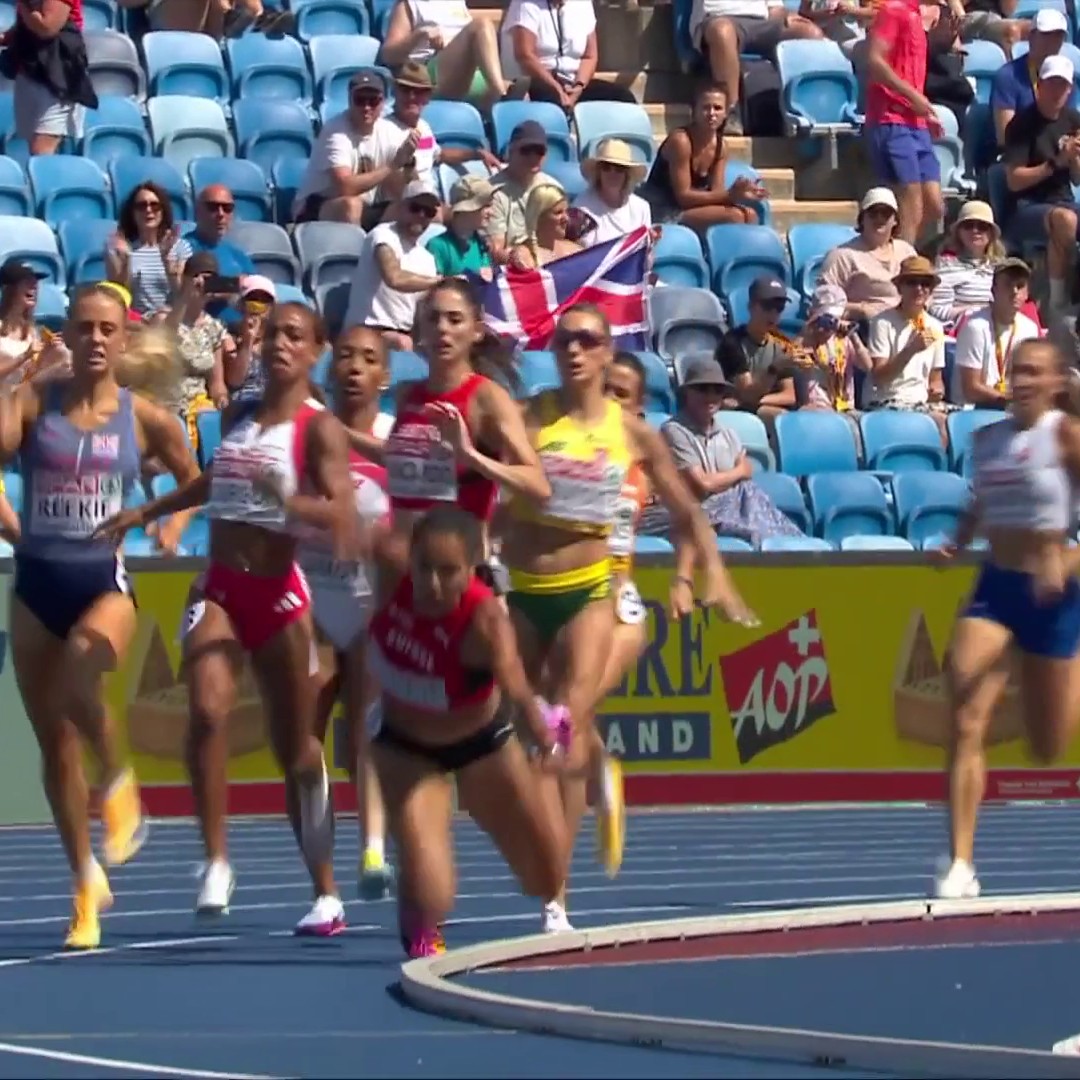 Coup de tonnerre sur le 800 mètres avec la chute de la favorite Audrey Werro, qui ne disputera pas la finale 😬