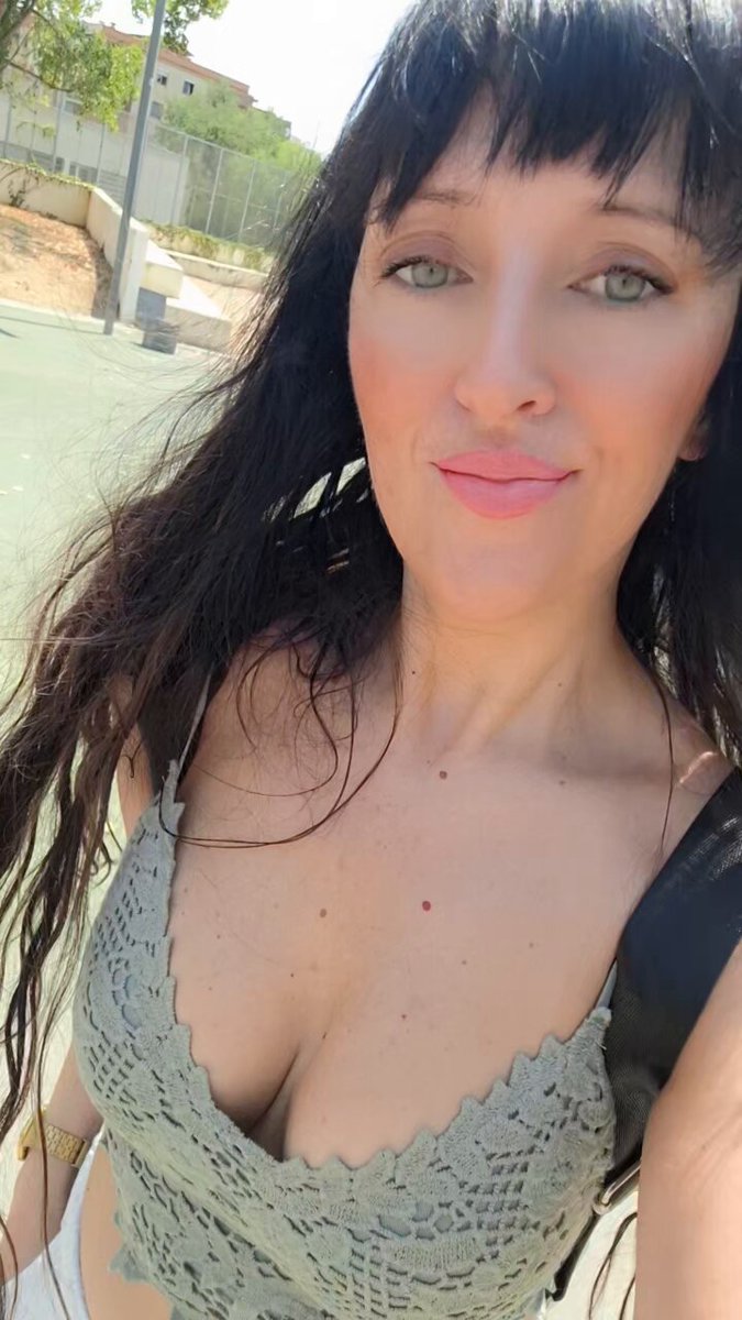 ¡AIUDA! Me va a dar un apechusque por el calor de la ciudad 🥲 Buenas tardes 😅