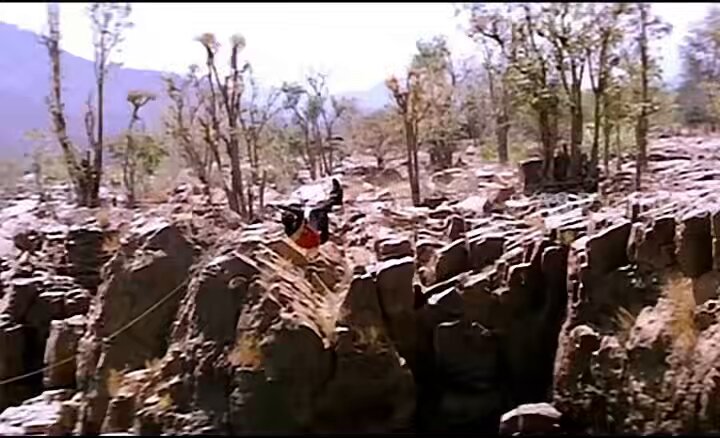 One of the finest interval blocks in Indian cinema history! 🔥📈 “இணைந்த கைகள்” 🤝
