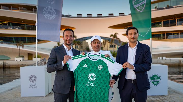 مع تجديد شراكتنا مع النادي الأهلي السعودي، استقبلنا قيادات النادي في AMAALA | أمالا للتعرف عن قرب على الوجهة وما تقدمه من تجارب في الاستشفاء والسياحة والرياضة. زيارة تفتح المجال أمام فرص جديدة للتعاون، والبناء على شراكة مستمرة منذ ثلاثة أعوام.