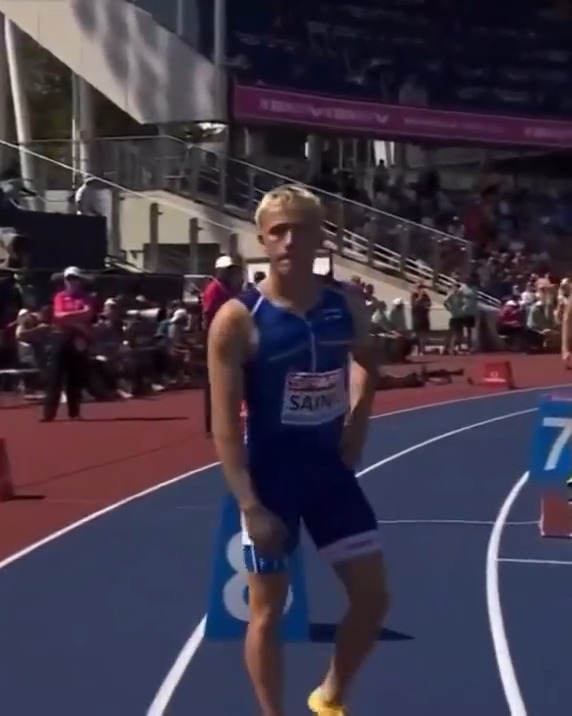 Spanish 🇪🇸 commentator refuses to introduce Israeli 🇮🇱 athlete. RTVE commentators had no issue introducing the athletes at the European Athletics Championship, until it was Omri Shiff's turn. Trying to deal their own sort of punishment, the commentators spoke on a different athlete while the camera slowly passed by the Shiff of Israel. As soon as the next competitor was on screen, they resumed introductions. Omri's name was never said. The omission spoke volumes. But he exists, representing his home. There is no crime for that.