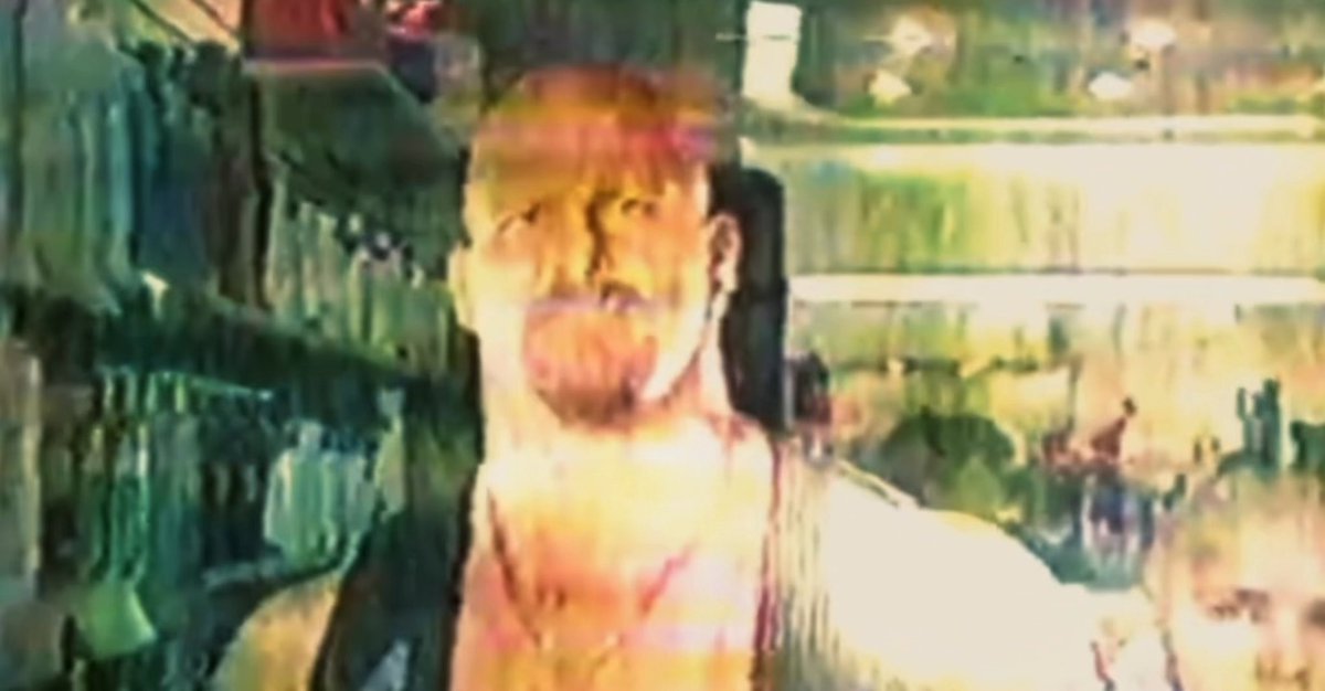 STONE COLD STEVE AUSTIN WAS SO OVER HE HAD GROWN WOMEN SHAVING THEIR HAIR BALD TO GET FREE TICKETS TO A SHOW 😭 We will never see this kind of motion ever again.