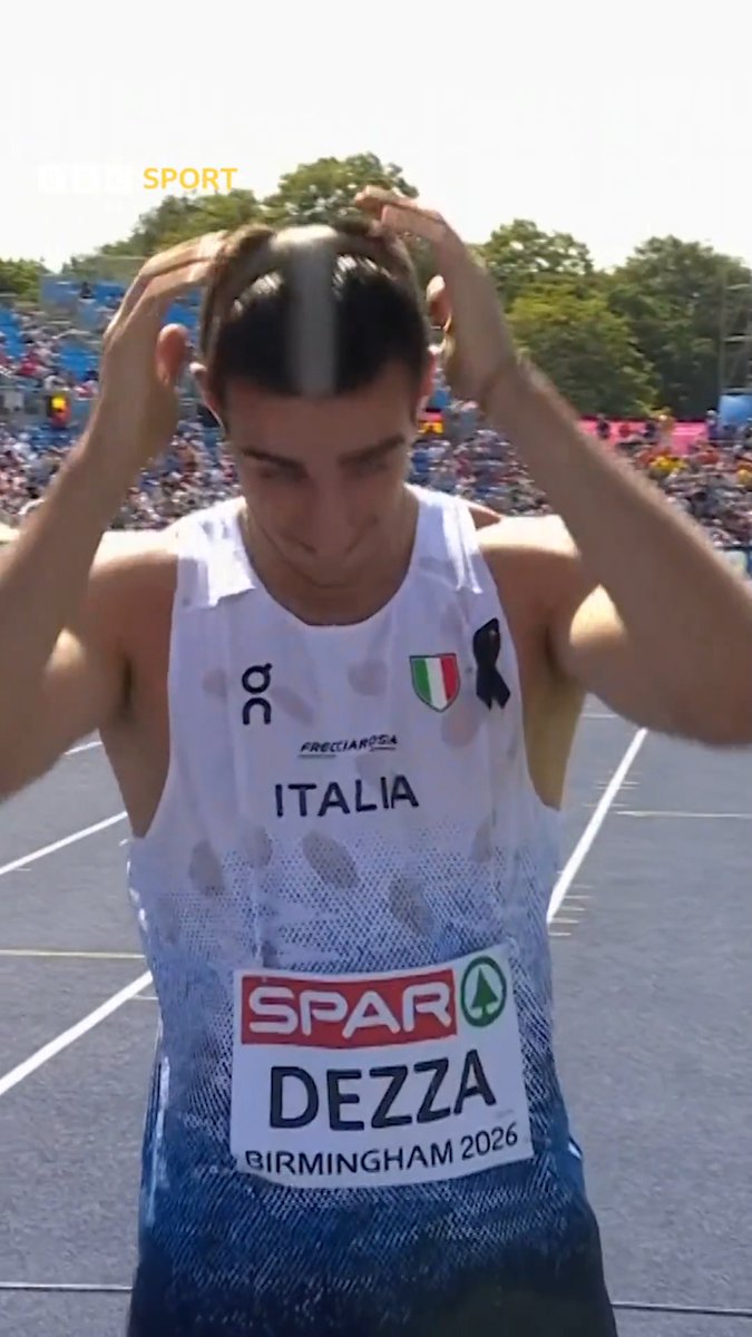 The initiations for the Italian athletics team are... extreme 💇♂️😳 An interesting look for 200m runner Filippo Dezza!