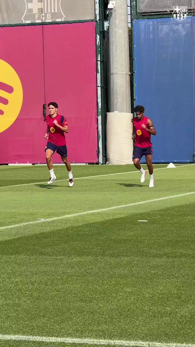Dos amics preparant-se per al que ve 💪