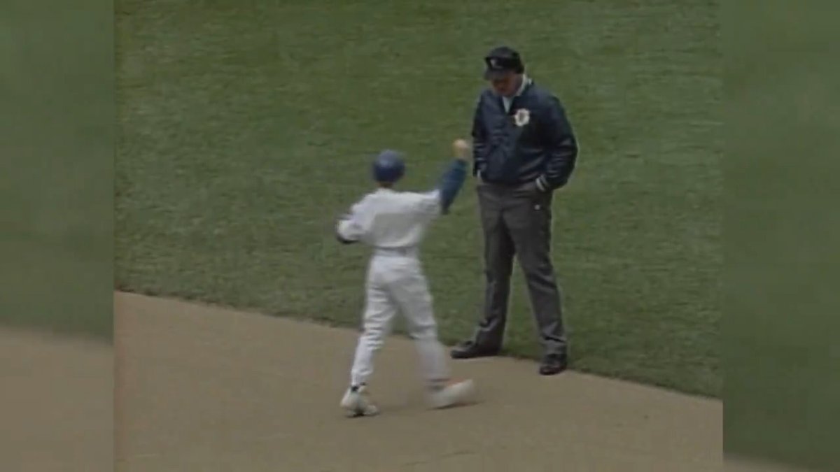 “Hey kid, go find the keys to the batter’s box.” 😂 Throwback TWIB takes us to 1990 and this classic ballpark prank!