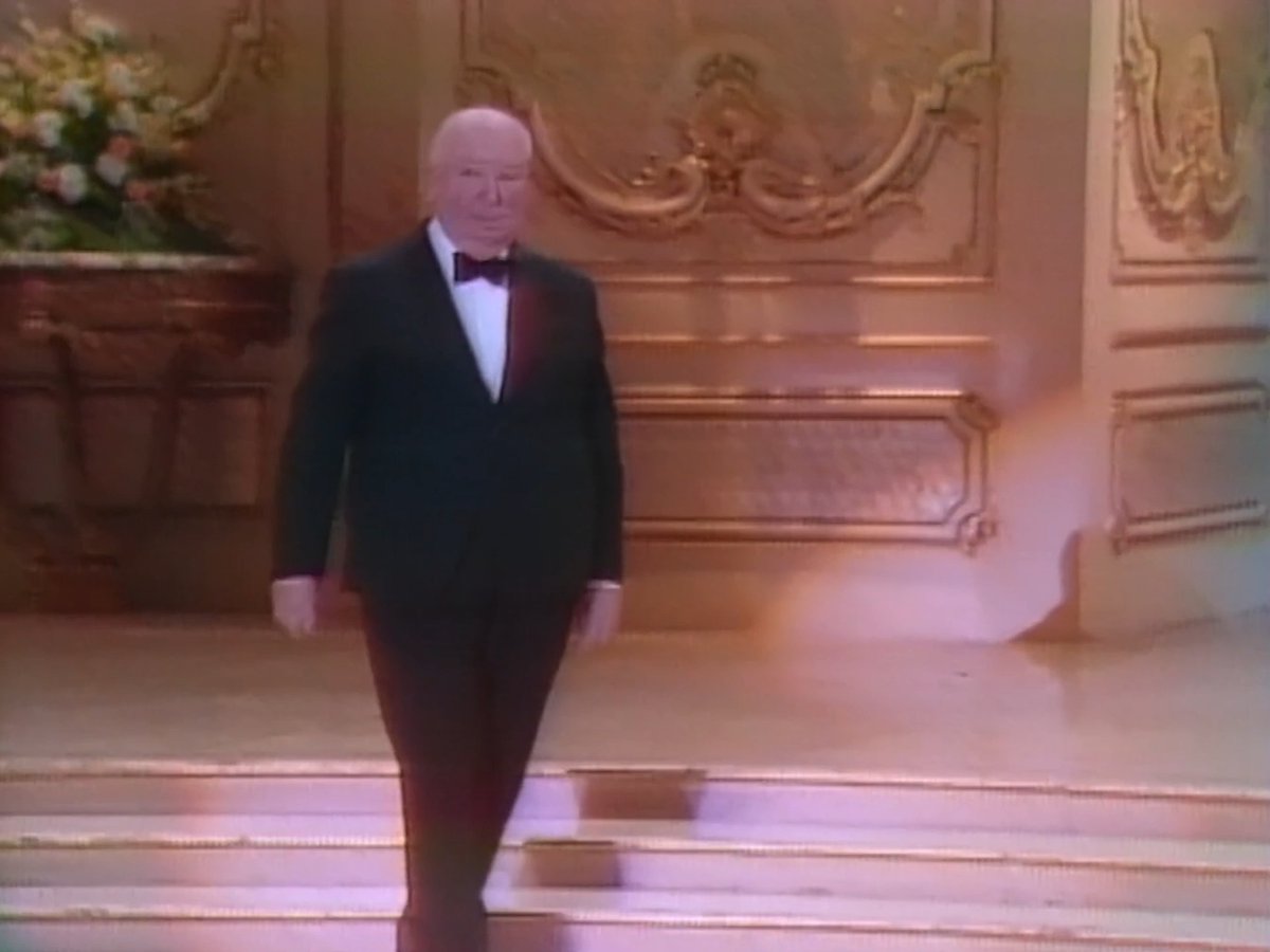 The walk to the podium was longer than the speech. 😆 Legendary filmmaker and Oscar-nominated director Alfred Hitchcock accepting the Irving G. Thalberg Memorial Award at the 40th Oscars in 1968.
