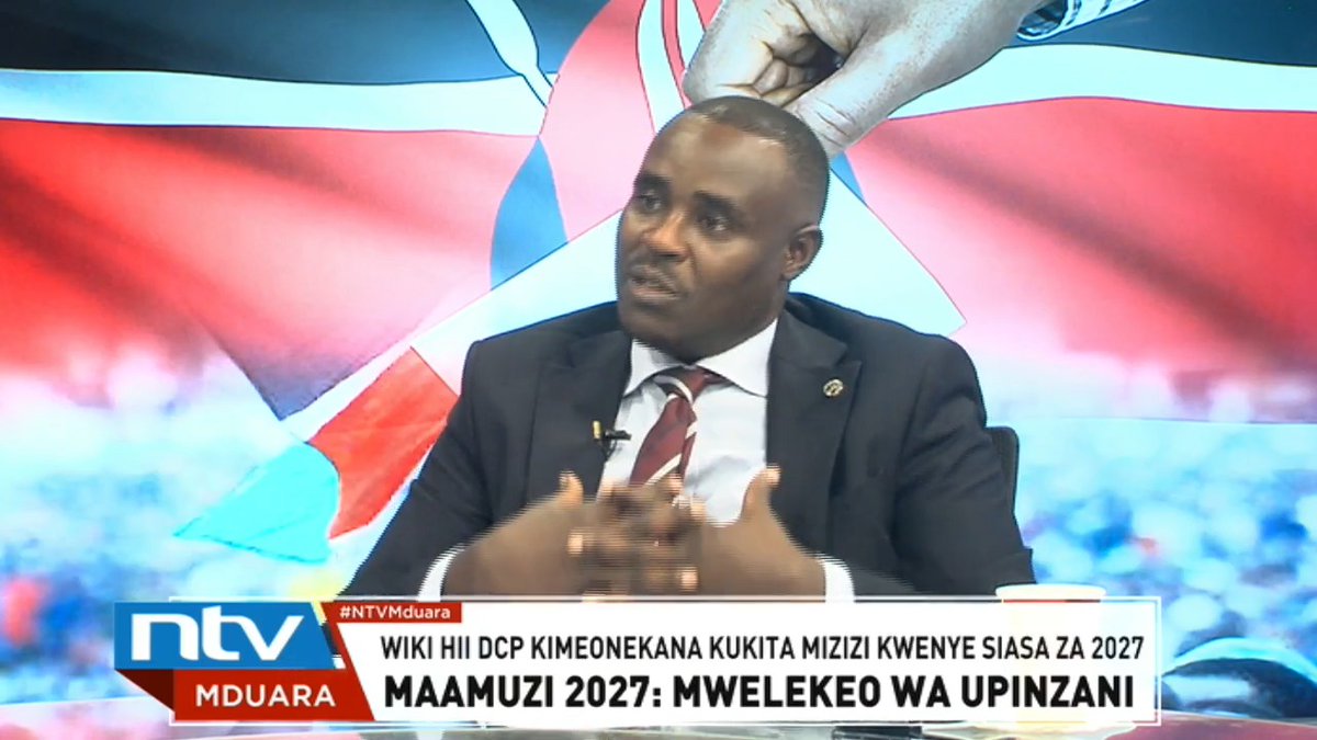 Swali: Mbona mnapigania kipaza sauti Kakamega? Cleophas Malala: Boni Khalwale ni babangu wa kisiasa... nilipokuwa Class Two, Khalwale alikuwa siasani. Khalwale, umefanya kazi yako vizuri, pumzika sasa na unipe baraka zako. Ukikataa nitakubwaga chini. #MduaraNTV Fred Muitiriri