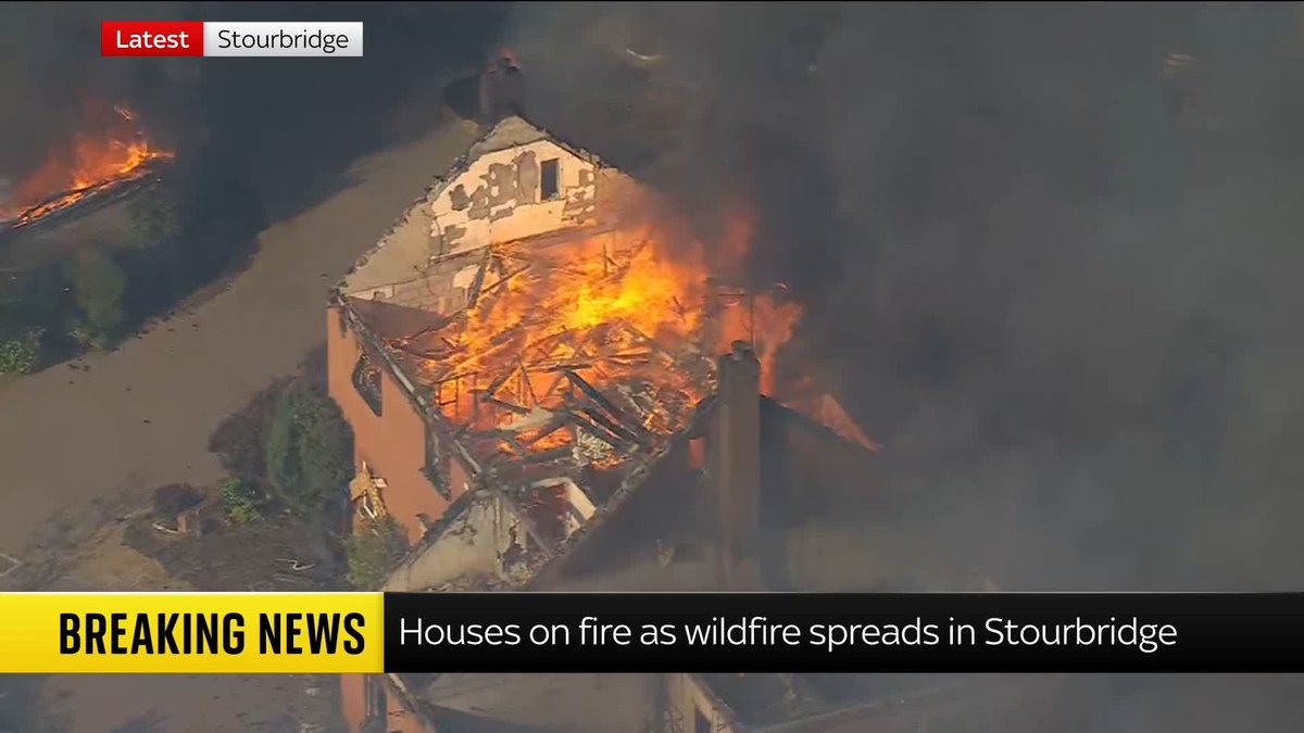 BREAKING: Multiple homes are on fire in Stourbridge in the West Midlands. Around 60 firefighters are tackling the grass fire near a golf course. Live updates: 📺 Sky 501, Virgin 602, Freeview 233 and YouTube