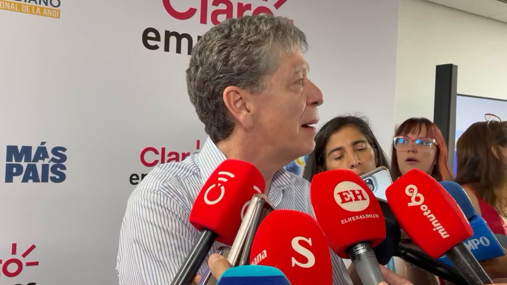 Bruce Mac Master, presidente de la ANDI, aseguró que en el congreso del gremio han recolectado $15.000 millones que serán donados a los damnificados. Además, habló del compromiso de los empresarios con la reconstrucción.