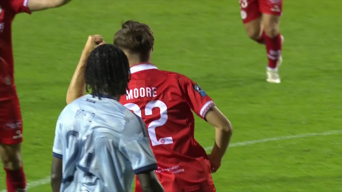 That's simply sensational from Sean Moore to make it 2-2 on the night! 🤯 A moment of magic from the Shelbourne FC man levels it against Ajax 🔴