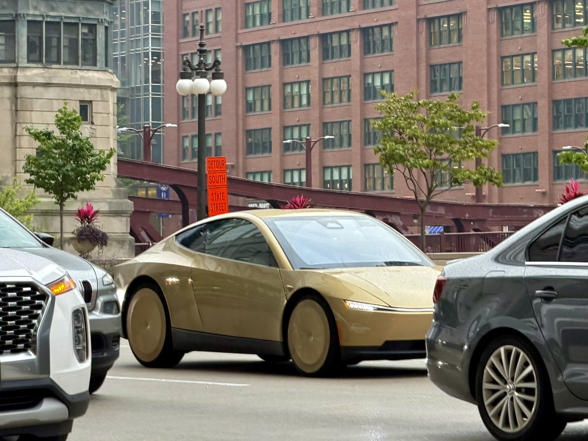 8/13/2026 Chicago: Cybercab is driving on Upper Wacker Drive along the Chicago River California 69868D4 is a new plate. There’s at least 10 Cybercabs confirmed in Chicago.