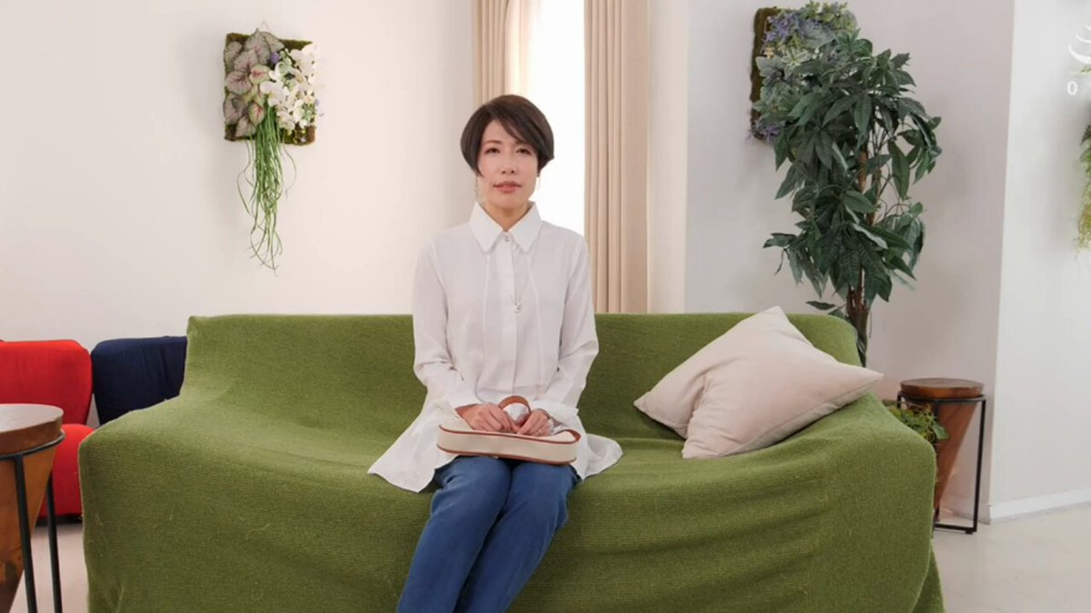 38歳。専業主婦。結婚11年目を迎えた二児の母。笑顔で周囲を明るくしてくれる人当たりのいい奥様だが笑顔の裏には深刻な悩みが