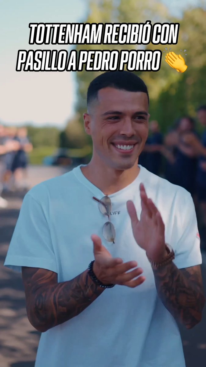 ¡QUÉ GRAN GESTO! 👏 🥹 El Tottenham le hizo pasillo a Pedro Porro, quién se reincorporó al equipo, luego de ganar el Mundial con España. 📹 SpursOfficial