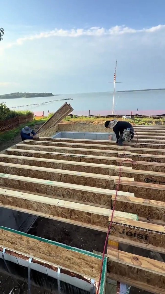 Floor joists; Mexicans do really know their stuff Stalinlopconstruction