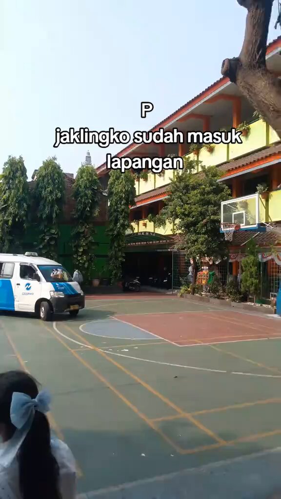 Permintaan sekolah atau penugasan dari Transjakarta Mikrotrans kini masuk dalam sekolah, untuk jemput murid pulang sekolah. SMAN 50 cipinang muara dijemput JAK.42 &amp; JAK.105 😁 seniornya dulu gelantungan di mikrolet 31 🤣🤣 📸 : Lyspidey