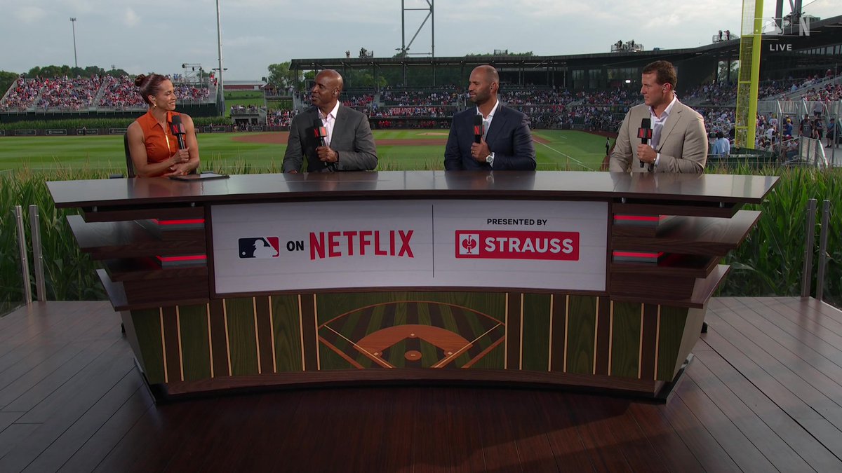 "What I wouldn't do to have my dad walk out of that corn and play catch with me.” Barry Bonds gets emotional sharing what it meant to share the game of baseball with his dad Bobby Bonds ❤️