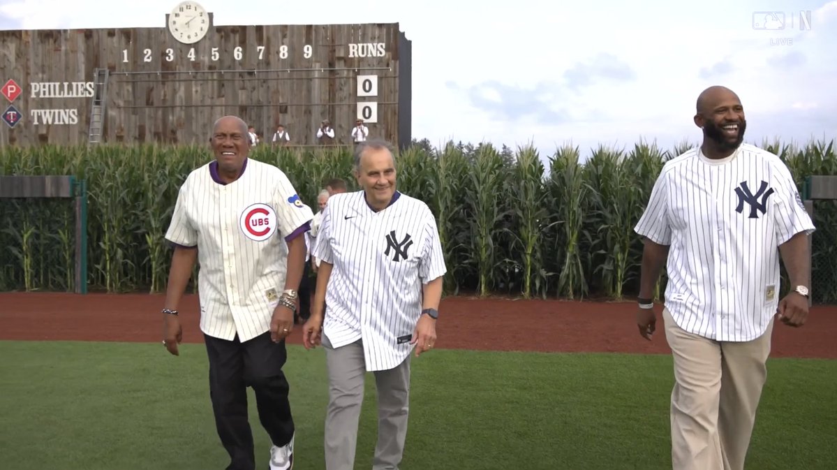 Chills as these Hall of Famers arrive to MLB at Field of Dreams