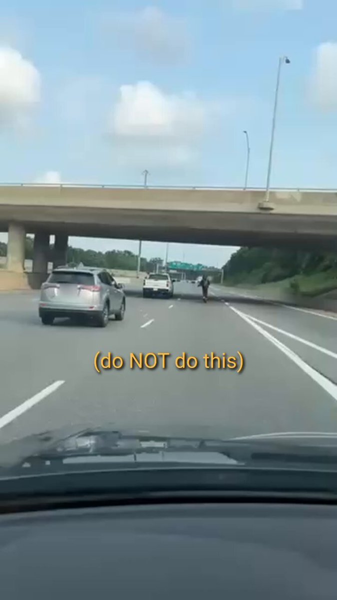E-Scooter spotted on the 401 🤦‍♂️ Should E-Scooters just be banned at this point? 🤔
