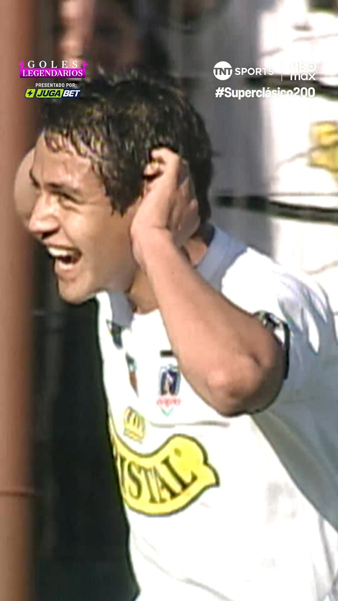 ๐คฉโฝ๐ INOLVIDABLE Se viene el #Superclรกsico200, entre #LaU y #ColoColo, y para calentar motores recordamos este tanto de Alexis Sรกnchez en el Clausura 2006, en el triunfo del Cacique por 4-2 en la fase regular. No te pierdas esta nueva ediciรณn del gran clรกsico de nuestro fรบtbol, este 23 de agosto, por TNT Sports Premium y #TNTSportsenHBOMax. Por solo $8.990/mes en los primeros 6 meses*, tienes lo mejor de TNT Sports en HBO Max. #PromoTNTSports Haz tu jugada legendaria en #JugaBet