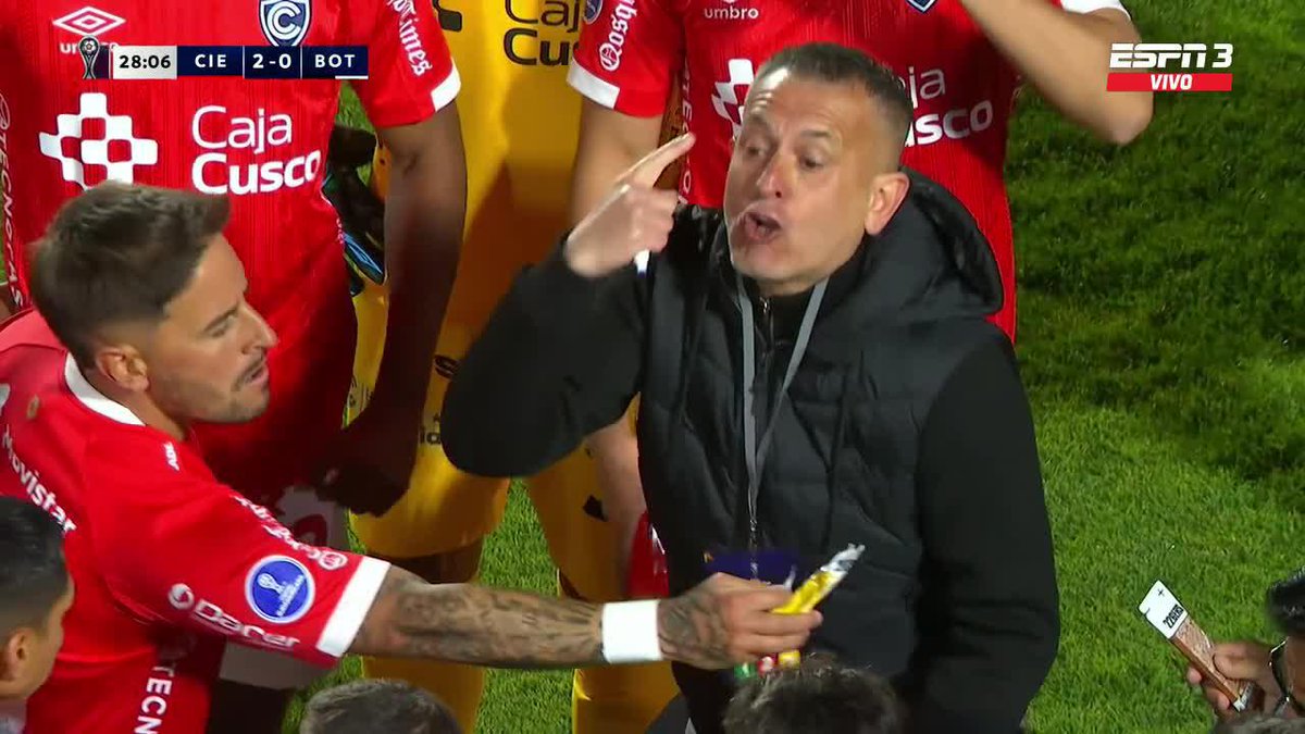 "SIGAMOS PRESIONÁNDOLOS Y METÉNDOLES EN UN ARCO": La enérgica arenga de Melgarejo en la pausa de hidratación del Cienciano vs. Botafogo. ▶️ Mira nuestros partidos de 🏆 CONMEBOL #Sudamericana en el Plan Premium de #DisneyPlus