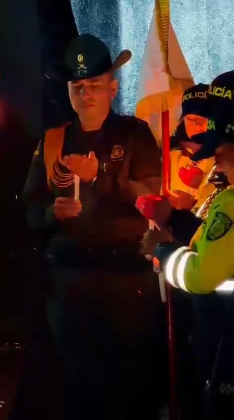🕯️ Encendemos una luz por quienes hoy enfrentan el dolor, la incertidumbre y momentos difíciles. Una luz que acompaña, que abraza y que lleva esperanza a quienes más la necesitan. #FuerzasQueSalvanVidas #IncondicionalesEnLaAdversidad #DiosYPatria