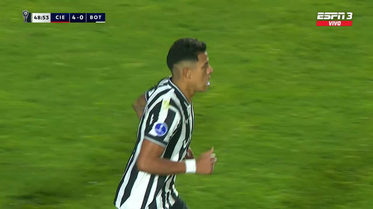 ¡¡SIGUE LA NOCHE DE GOLAZOS!! El ex-Udinese y Watford, Matheus Martins, se hizo cargo de un tiro libre en el arranque del ST y sacó un gran remate para marcar el 1-4 de Botafogo vs. Cienciano. Importante pensando en la vuelta en Río de Janeiro... 📺 #DisneyPlus Plan Premium