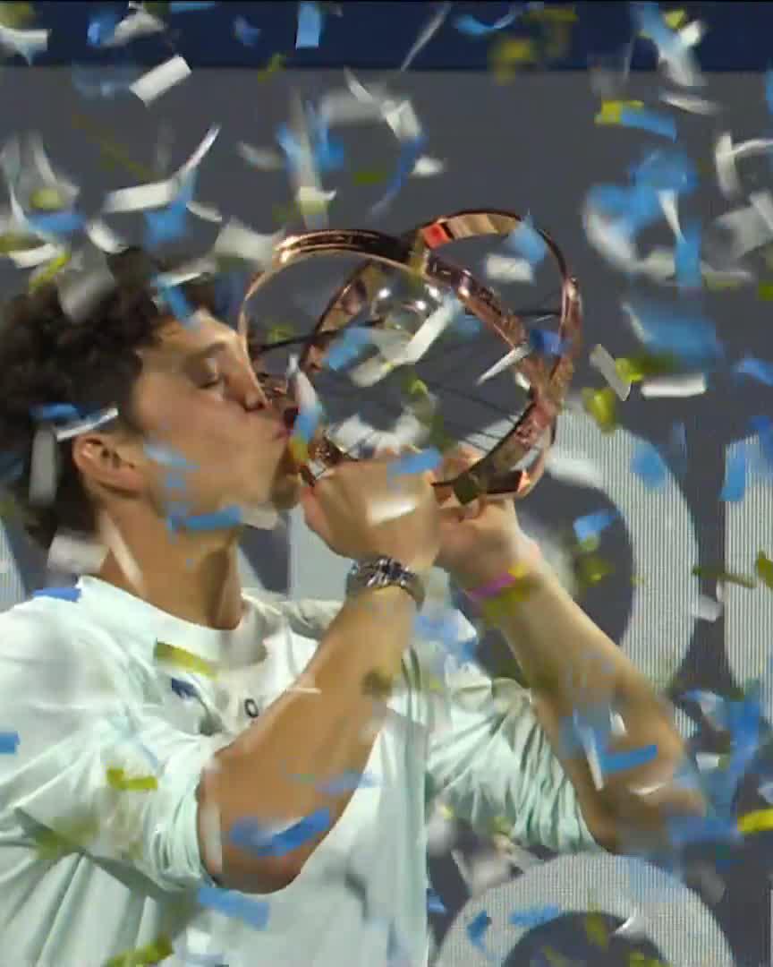 Lendl, Agassi, Djokovic, Nadal, Murray... Shelton 🤩 Joining a list of greats who have lifted back-to-back Canada titles 🏆 Ben Shelton #NBO26