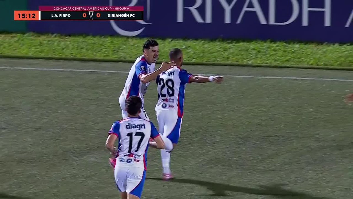🇸🇻🤯MAMITA QUERIDA, QUÉ PEDAZO DE GOL Rafael Águila tomó el balón en el aire y soltó un misil de larga distancia que fue IMPOSIBLE para el guardián. ¡QUÉ LOCURA! ▶️Todos los juegos de la 🏆#CopaCentroamericana en el Plan Premium de #DisneyPlus
