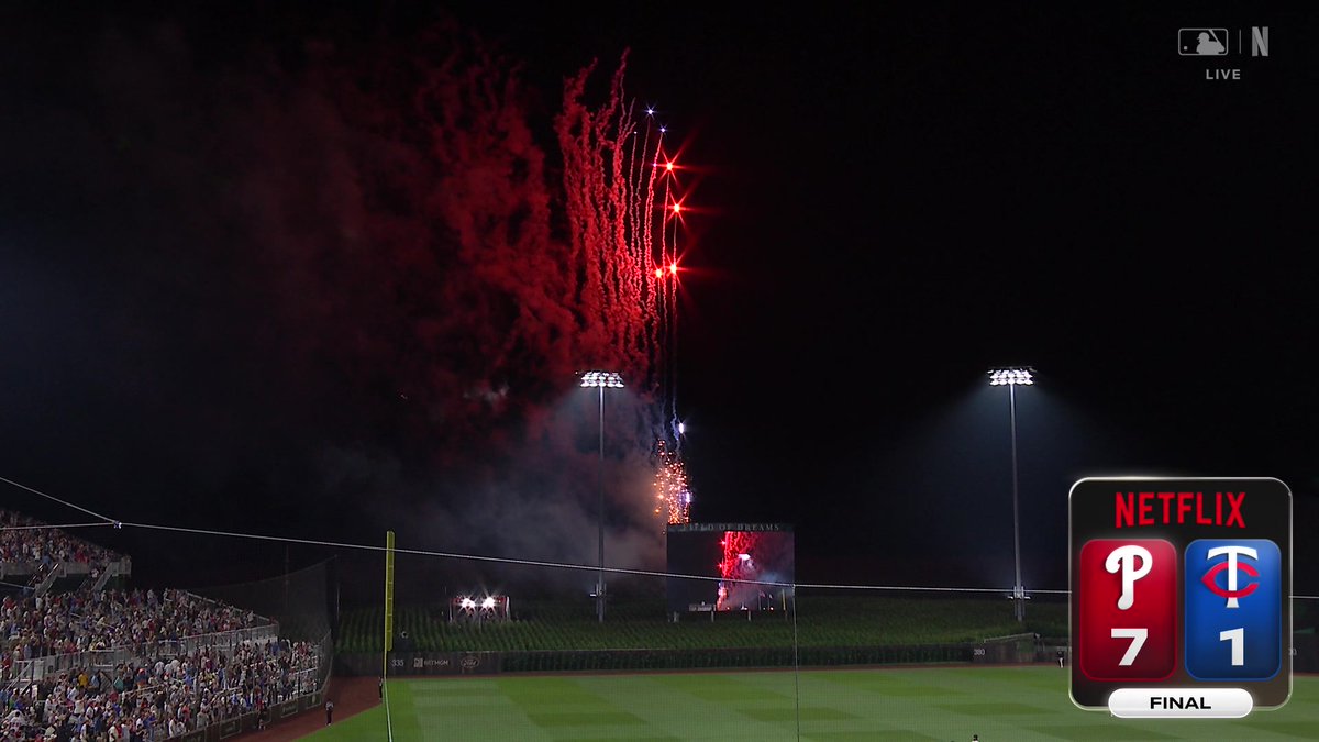 PHILLIES WIN 🌽 The Philadelphia Phillies come out on top in MLB at Field of Dreams 👏