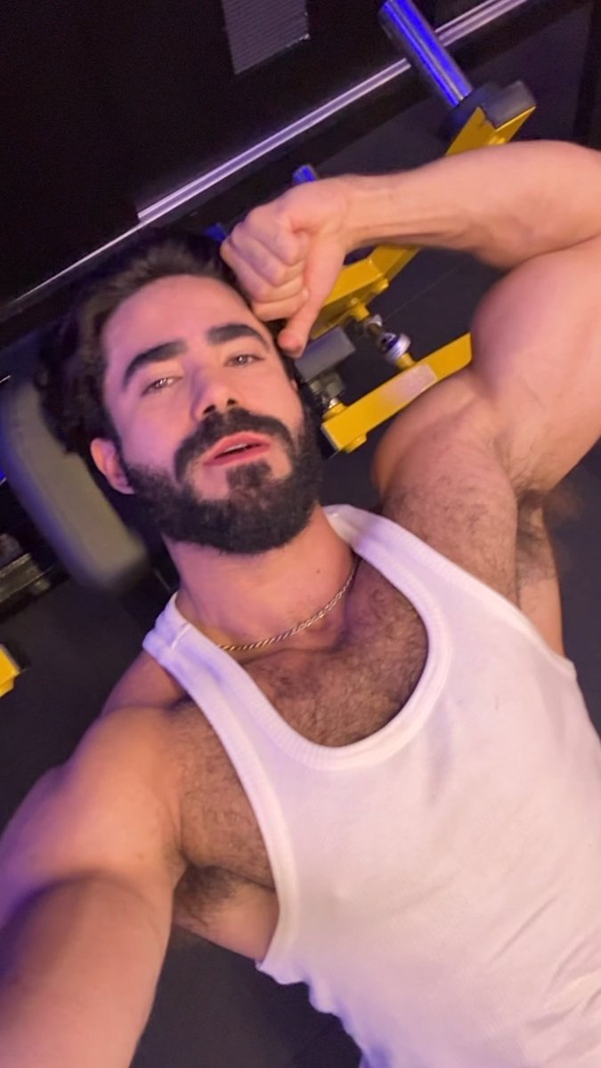 on bad days, workout harder! 👊🏻 #gymbro #fitmotivation #muscledboy
