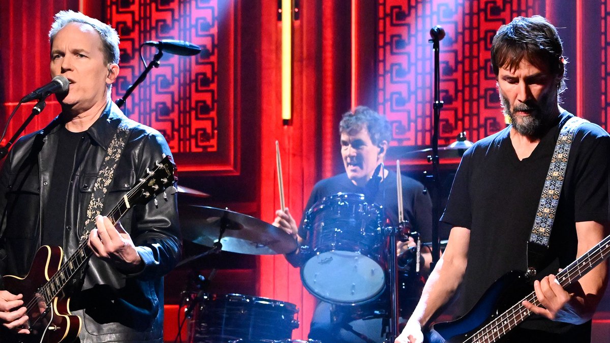 Dogstar performs “Joy”! Watch the full performance ⬇️ #FallonTonight