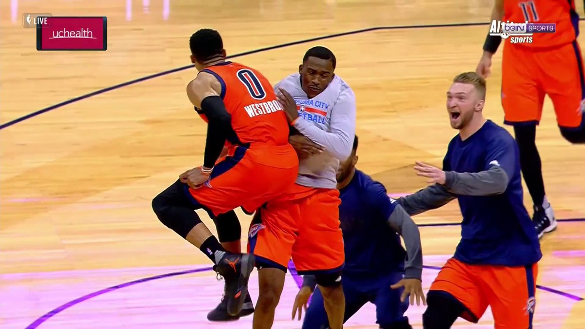 Le shoot historique de Russell Westbrook ! 🤯 Le 9 avril 2017, « Brodie » a, dans la même rencontre, battu avec son 42e triple-double le mythique record d’Oscar Robertson et inscrit 50 points, tout en marquant un game winner absolument dantesque sur le parquet des Nuggets !