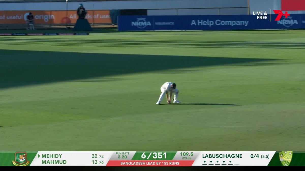 Green drops a chance off the very last ball of the day?! #AUSvBAN