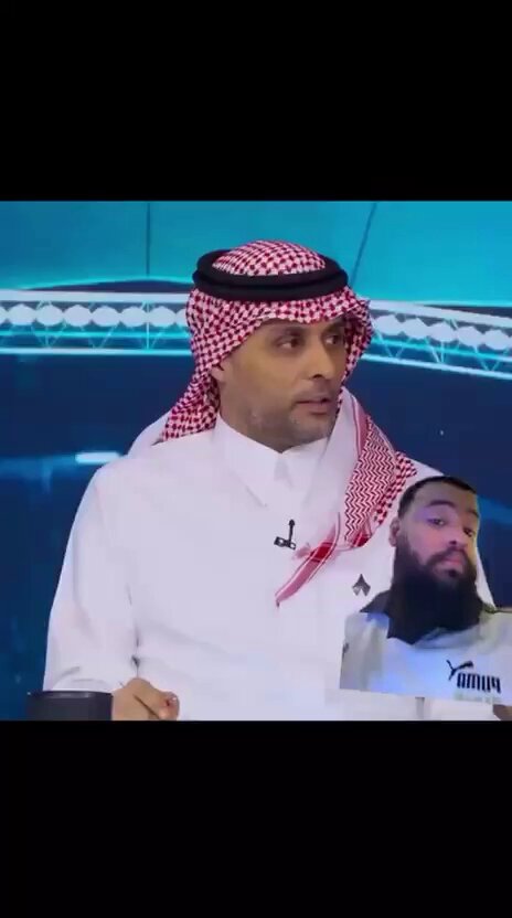 ياسر القحطاني موجود بالبرنامج محلل او ناقد ؟ هذا اولا ثانيا .. من حق الاهلي ان يحتفل سواء اللاعبين او الجمهور بالطريقه التي تناسبهم الاهلي لم يكن سيء اتكلم كاول مباراة للفريق واللاعبين الجدد والمدرب عن تفسي لم اشعر بغياب ماتياس . كانت الروح العاليه حاضره في اللاعبين وطبيعي ان يلعب الدرعيه بحماس لانه يعرف تماما مع من يلعب ومن هو النادي الاهلي . #الدرعية_الأهلي