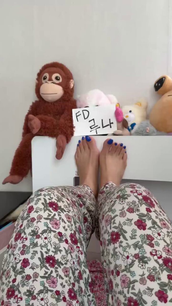 나 기다렷어? 운동화 신고 돌아다니니 발톱 아프네 워쉽이 필요해~😆😆