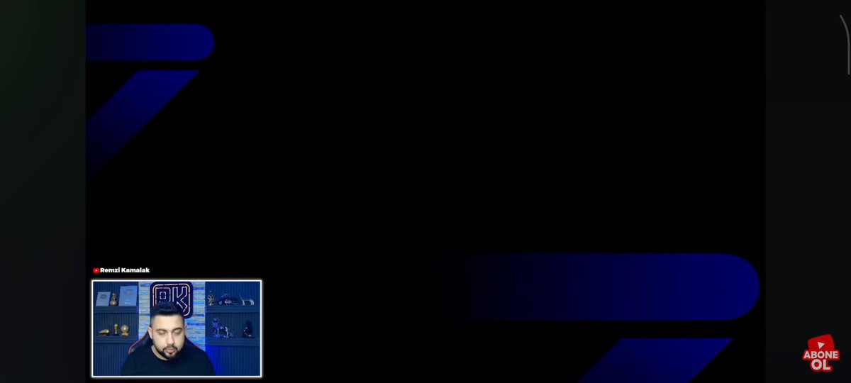Aşağıda yazdığım Floodda Benim Maldini de yaşadığım olayın bir başka hali 👇🏻 Dmden bir takipçim Remzi Kamalak 'ın videosundan bir kesit göndermiş mesela videoyu izlerseniz Verimli Kanat Oyun Tarzıyla gelen hazard Sol Açıkta oyun tarzları aktifken GF bölgesinde verimli kanat iptal oluyor OOS yaparsanız tüm oyun tarzları iptal oluyor kısacası konami eski kartların önünü bu şekilde çok net kapatmış kartları bir nevi sıfırlamış,her kart sadece kendi mevkisinde tam performans gösteriyorken,yeni gelenleri de bu şekilde belli mevkilerde sınırlandırmışlar tamamen para tuzağı oldu bu oyun😬 #eFootball #イーフト