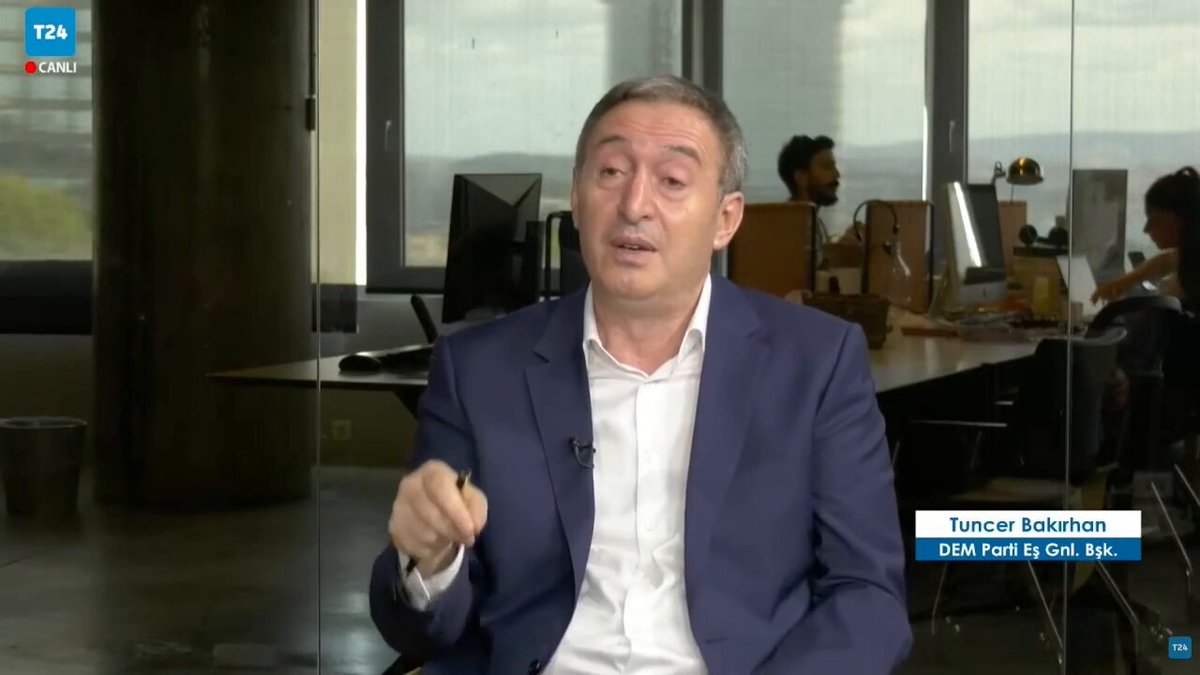 🎙️Tuncer Bakırhan'dan "seçim pazarlığı" iddialarına yanıt: 💬“Bu, Sayın Bahçeli'ye, Sayın Erdoğan'a da haksızlık yapmaktır.” 💬“Bir ülkenin Cumhurbaşkanı, çok önemli bir partinin başındaki bir insan gelip bizimle seçim pazarlığı mı yapacak? Bu kadar mı ucuz, bu kadar mı basit?”