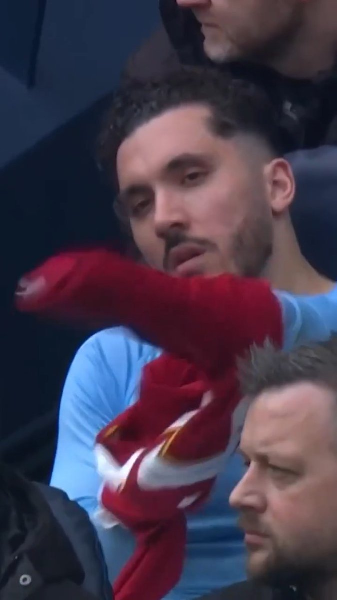 When Rayan Cherki swapped shirts with Hugo Ekitike before full-time 😅👕