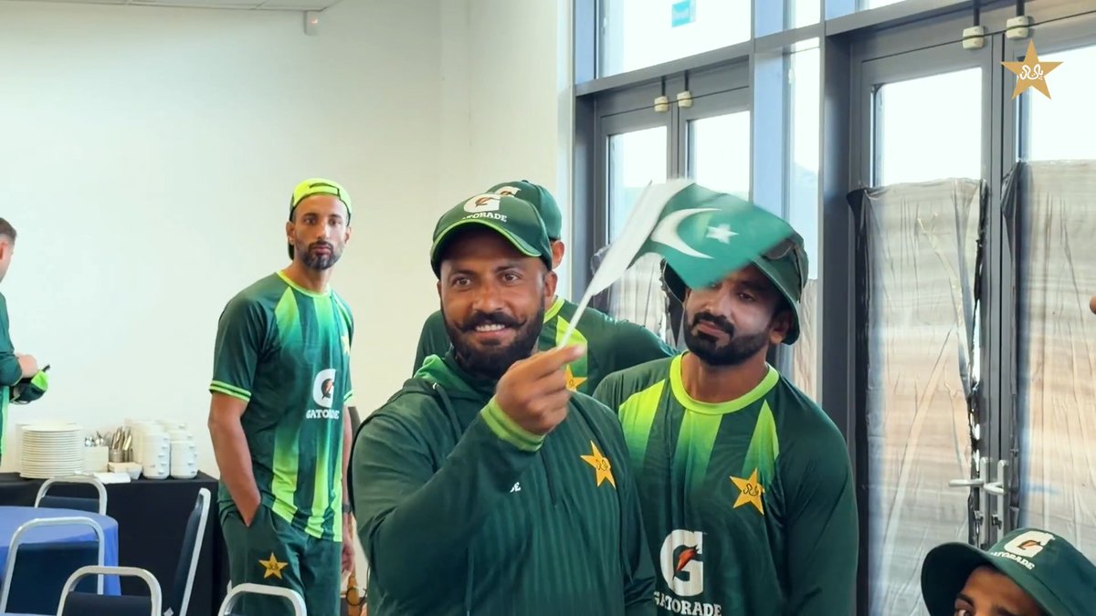 Pakistan Independence Day celebrations in Beckenham 🇵🇰🤩 Pakistan Test squad mark 14th August ahead of Day 2 of the three-day warm-up match, with players sharing special messages for the nation 💚 #IndependenceDay | #ENGvPAK | #PakistanCricket