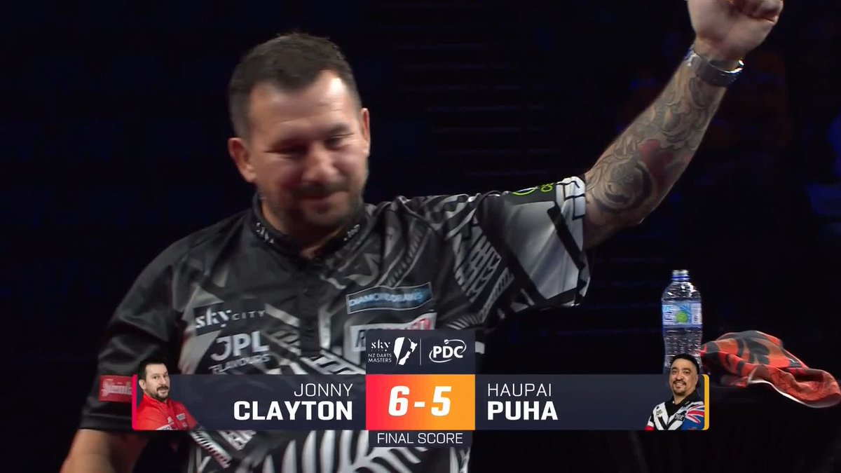 CLAYTON PUNISHES PUHA! Jonny Clayton survives a real scare! The Welshman overturns a 4-2 deficit to account for Haupai Puha and set up a last eight clash against Gian van Veen! #NZDarts | R1 📺