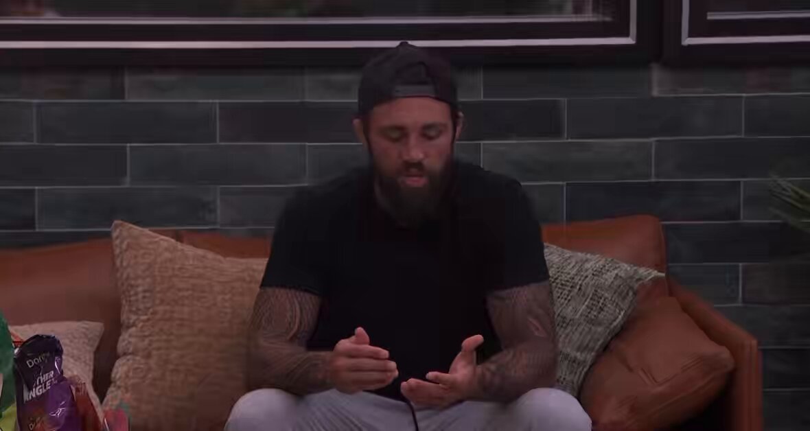 It’s hard to put it into words how HARD Kamu is going to throw Dee under the bus to Yash right now so I am just going to show you. Oh and it’s working btw, Kamu said Dee is Chuk and a few mins later Yash said Dee is Chuk #bb28