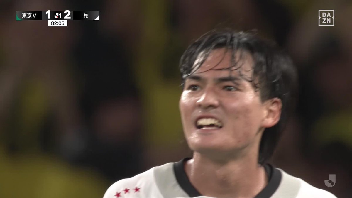 美しすぎる3点目 中央からのシンプルかつ素早い崩し! 最後は久保藤次郎が冷静にゲット👍️ 🏆明治安田J1リーグ第2節 🆚東京V×柏 📺DAZN ライブ配信中 #Jリーグ #だったらDAZN