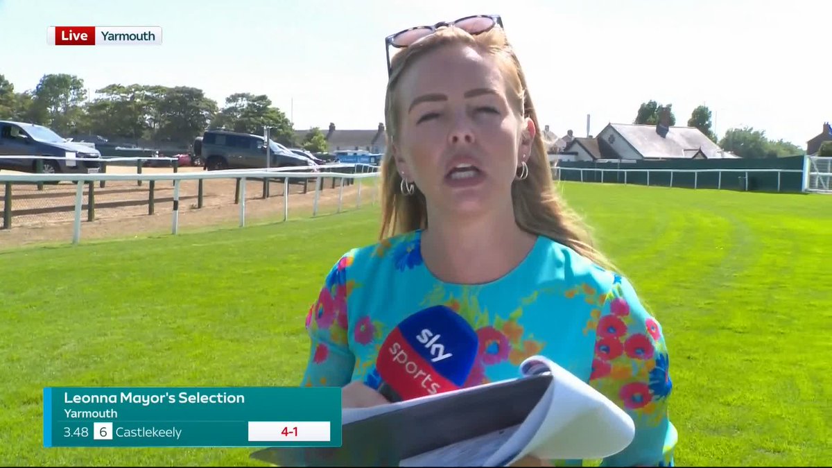 "He's a big, big horse!" A 4/1 selection from Leonna Mayor for Great Yarmouth Races this afternoon! 👇