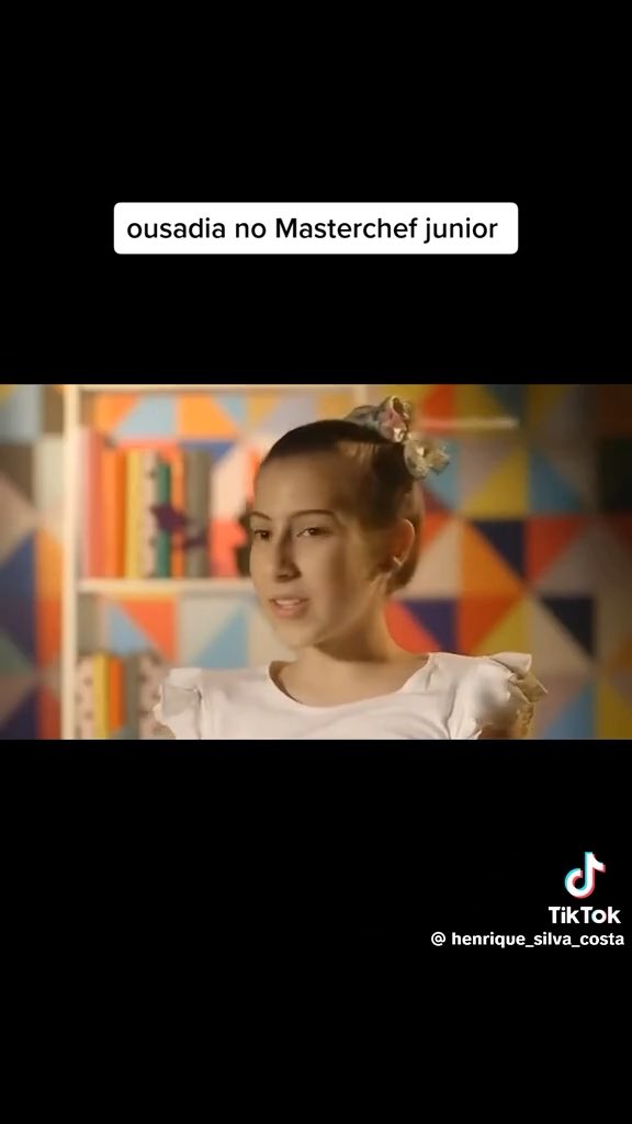 o ano era 2015 e a grandiosa sofia bresser chocava o brasil no auge dos seus 12 anos sendo uma das maiores cozinheiras a terem passado pela cozinha do masterchef, surrava inúmeros adultos que já tinham passado por lá. era surreal o que essa menina fazia na cozinha. torci tanto!