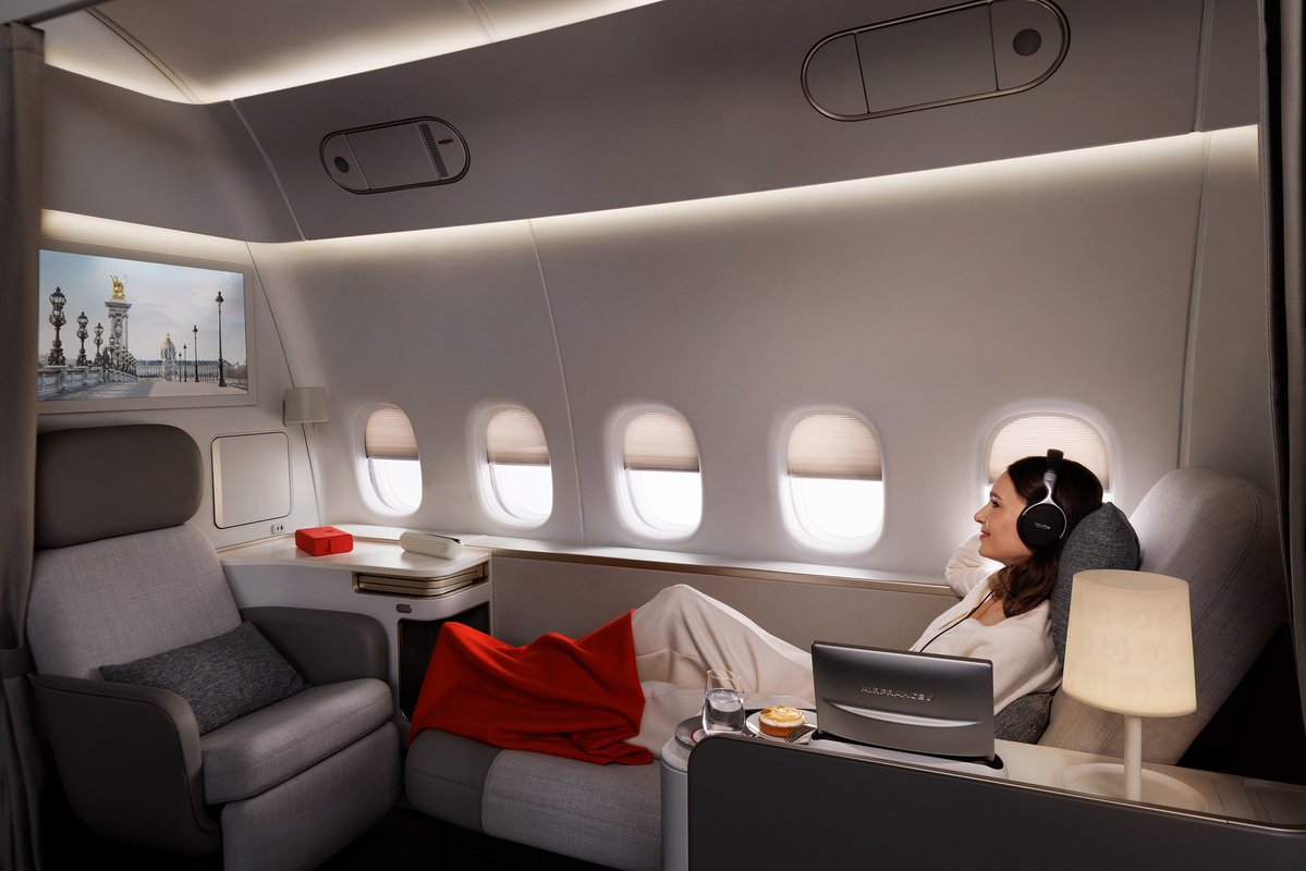 Head to San Francisco with Air France’s new La Première cabin, available daily from Paris–CDG on selected Boeing 777-300ER flights.