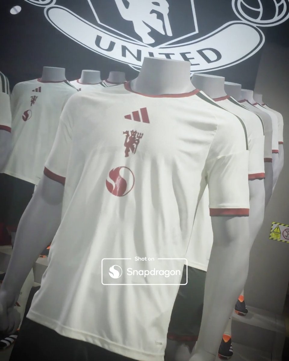 Megastore takeover in third ♨️⚪️ 🤳 Snapdragon x #ShotOnSnapdragon